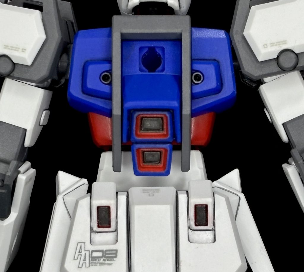 エールストライかーを外した背中。バーニア部分の赤塗装は妥協せずに頑張ってみましたが、ここまで近づくと流石に粗さが見えます(gundam-kao10)