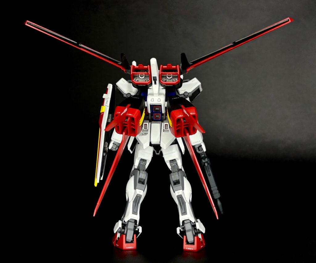 後ろから。ドラグナーのリフター装備を彷彿とさせるエールストライカーパック。結構な大きさの背負いものなのに自立が全く問題ないEGの設計に驚かされます。