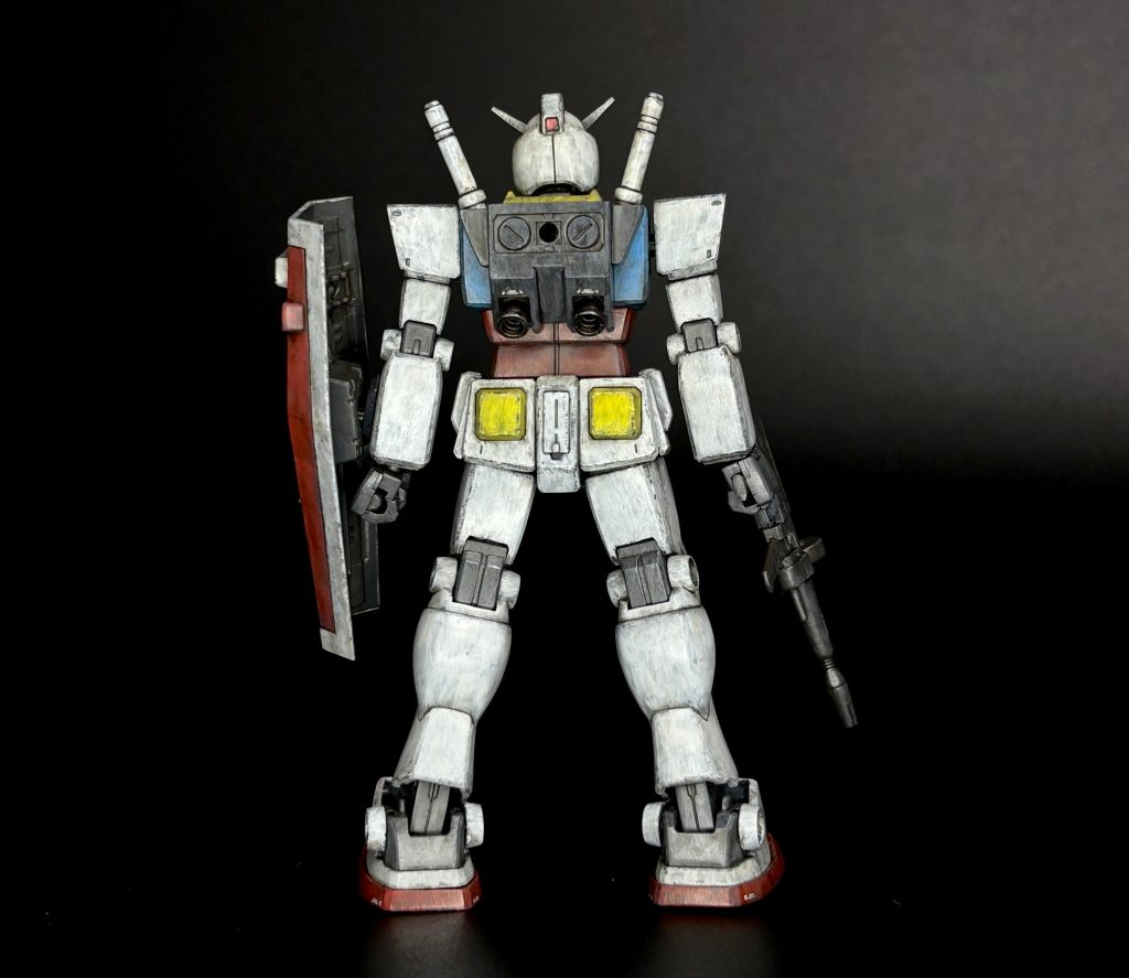 後ろ姿。多過ぎず少な過ぎず。中肉中背の良い背中してます。