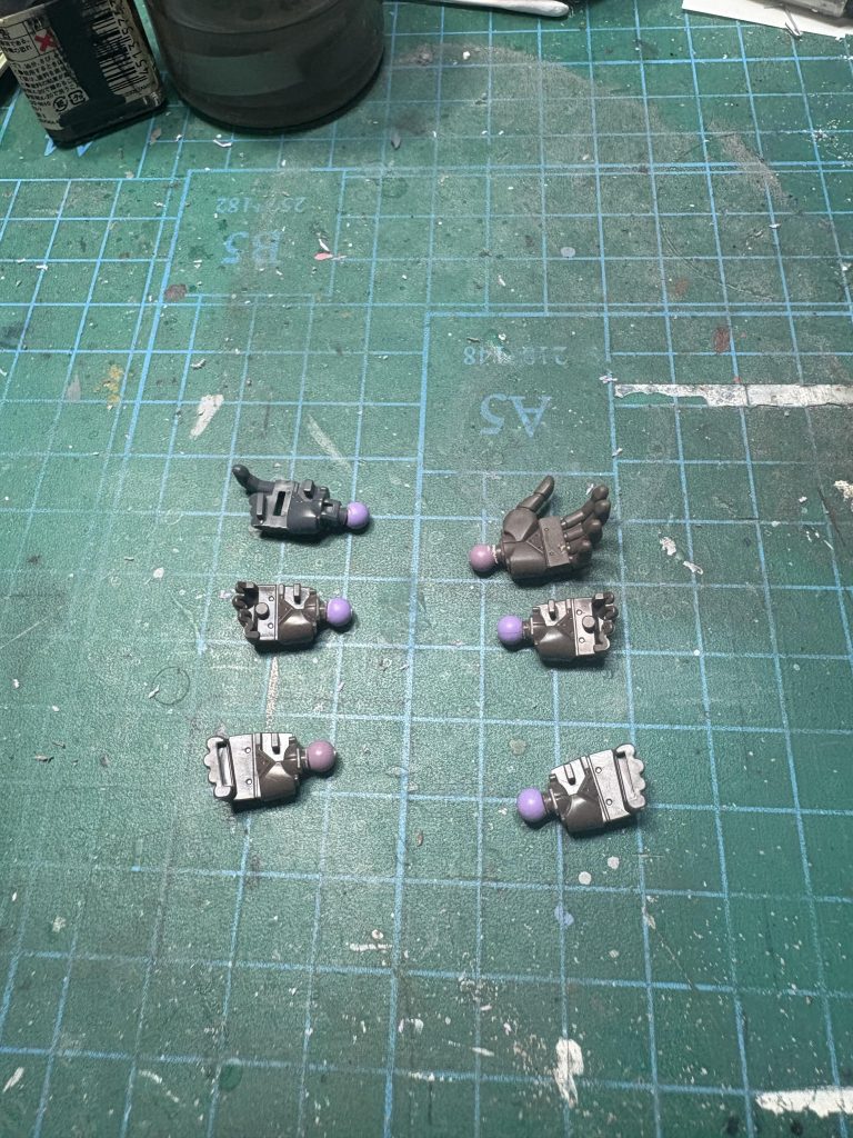 ハンドパーツはボールジョイントをドムから移植してキットに付けれる様に加工してます