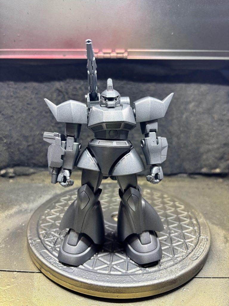 ガンメタルを吹いた状態。単色なのにかっこいい！ゲルググの出来の良さを感じました。