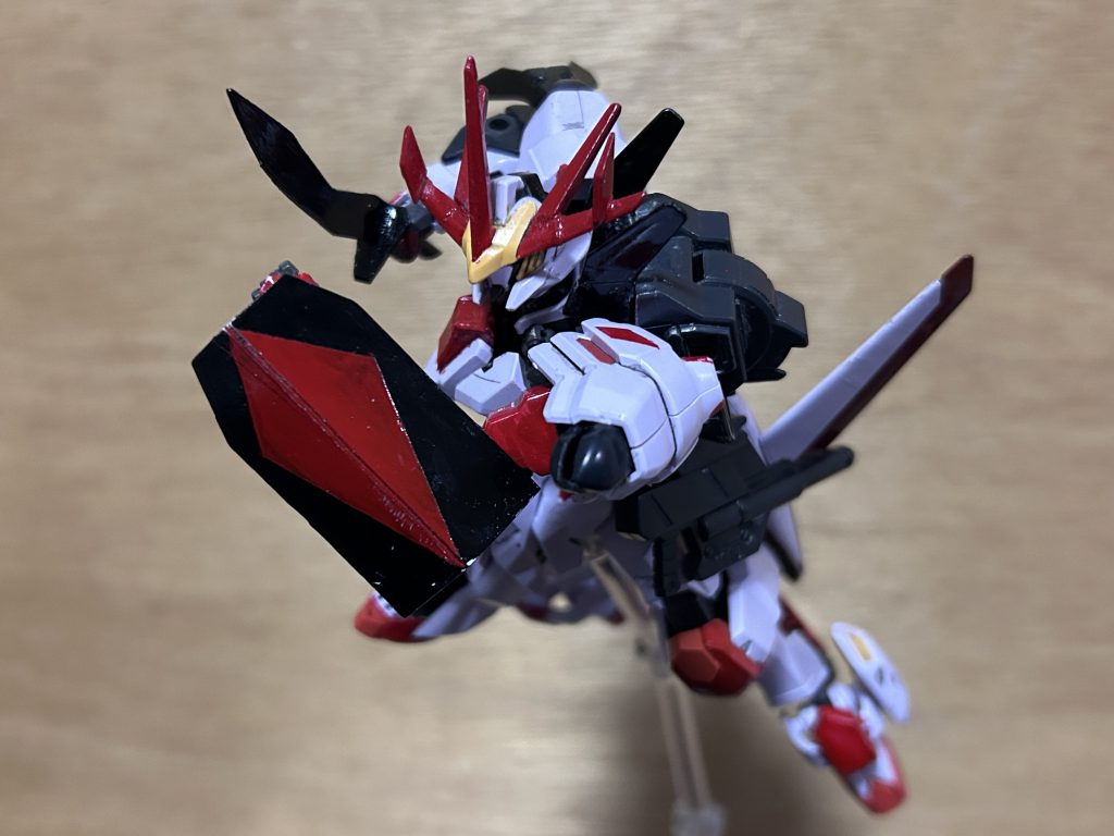 コアシールドとカイルナイフの装備コアシールドは近接戦闘時砲突盾をパージした状態砲突盾よりも硬度がありますナイフは相手のフレームをスムーズに突き刺せるような形状になってます