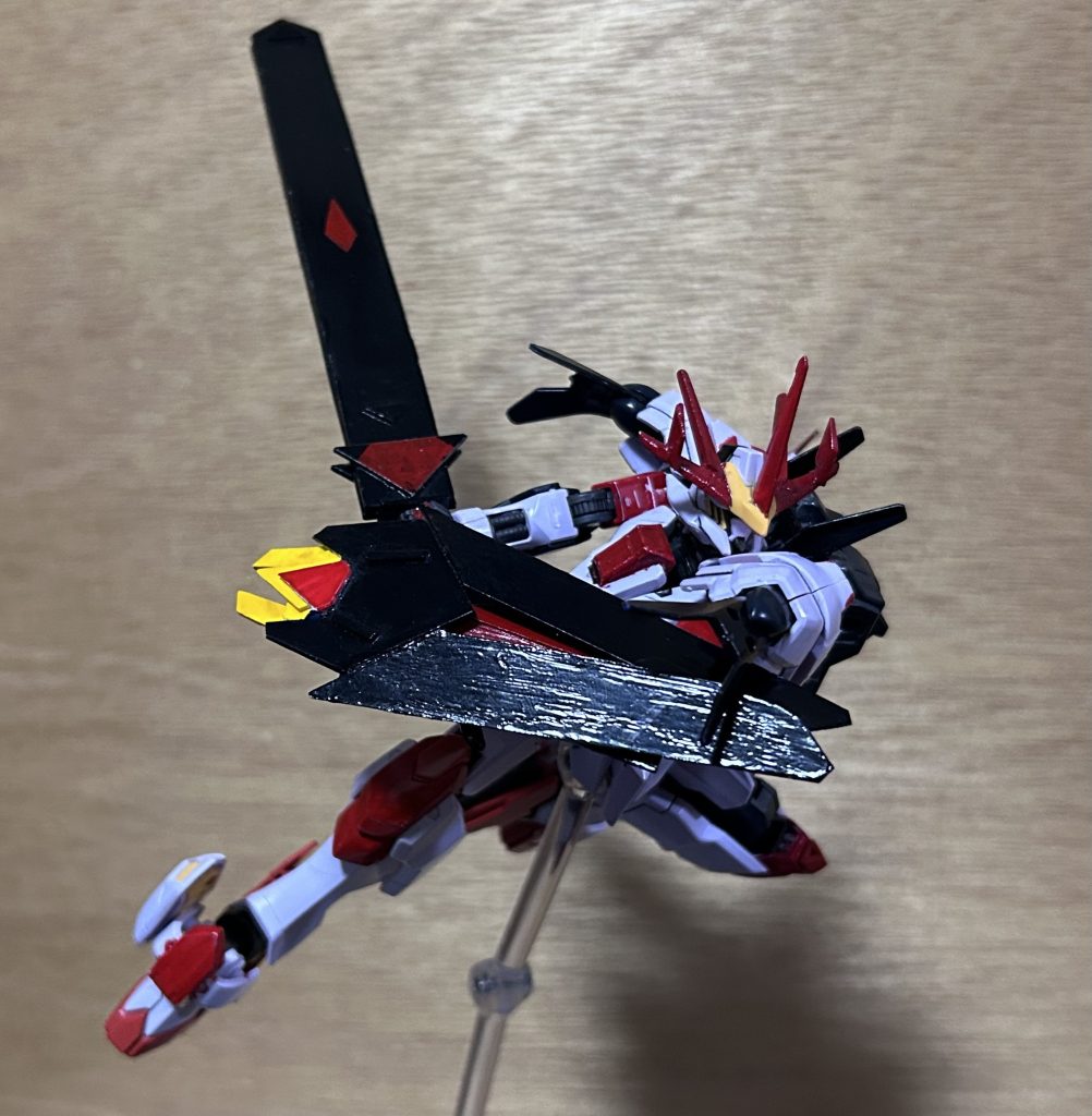 ロングソードメイスと砲突盾の装備メイスは先端に重りを付け、遠心力でパワーを得られるように作ってあります