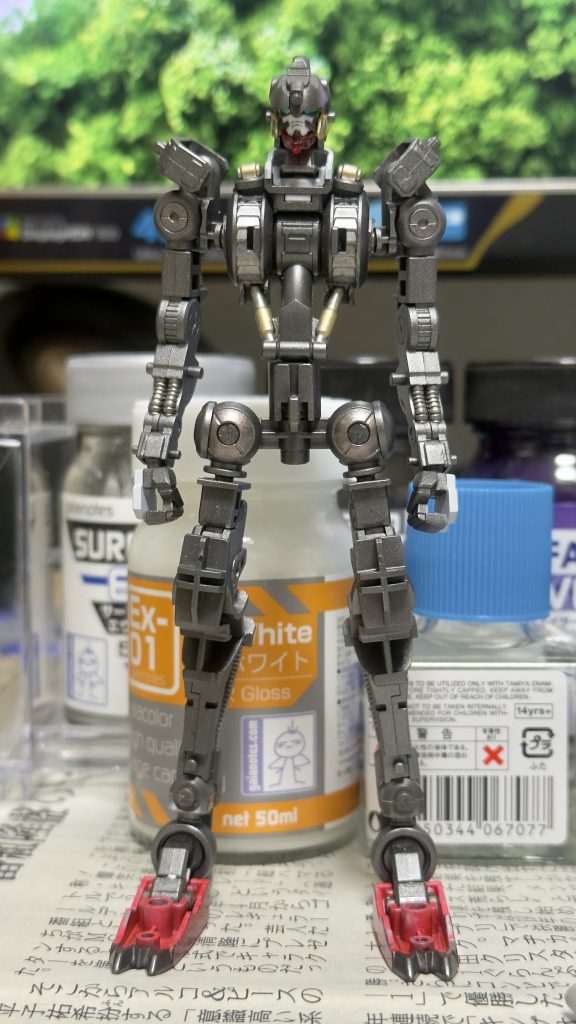 フレームのみ&nbsp;全体はガンメタでシリンダーやパイプ等の各所はゴールド・シルバー・ブロンズで塗り分けています