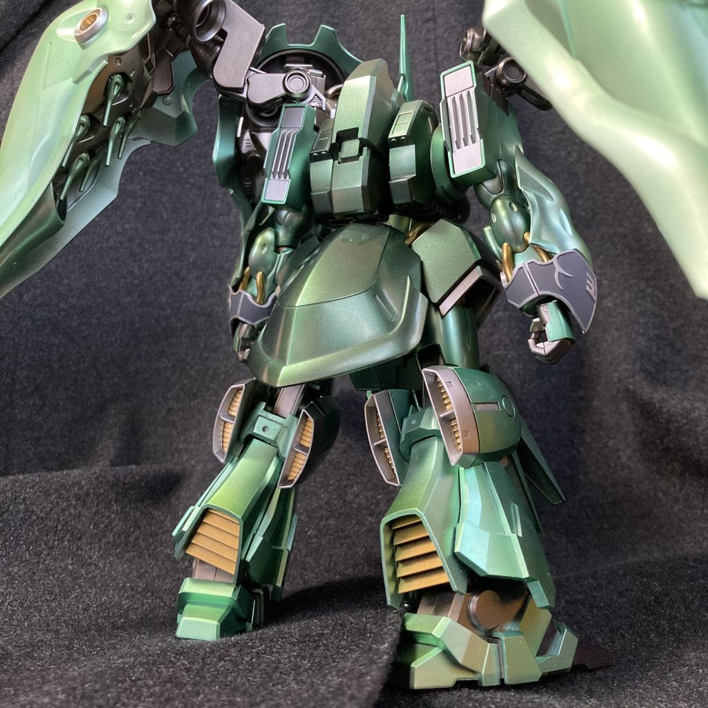 バックバインダー、肘、腰、ふくらはぎのハイライト分かるなぁ(zaku-kao4)