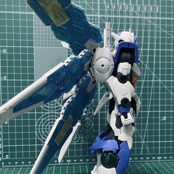 羽マウント+バックパック強度問題があったので、結局バックパックを作り直しました。まだ真後ろは整ってないので見せられませんが、ベース完成した感じです☺️明日は綺麗に整えていこうかなぁ…（2枚目）