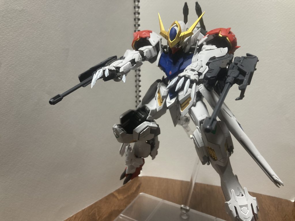 腕部200mm砲を構える