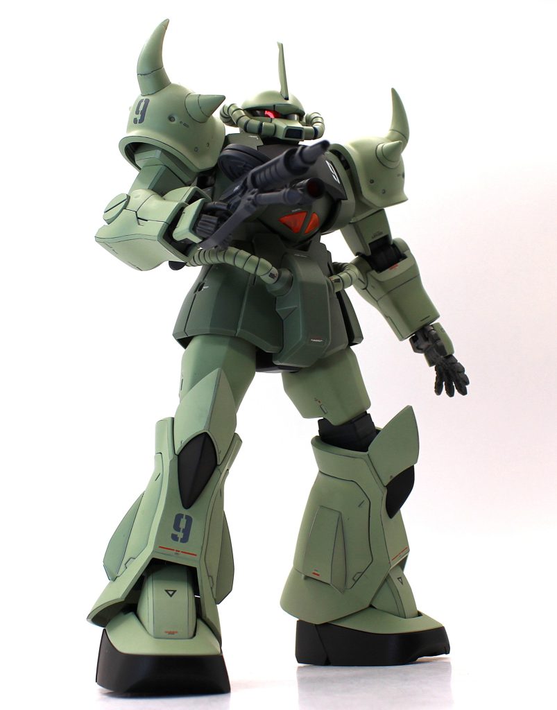 マシンガンは昔ボーナスパーツとして配布された販促品のマシンガンです。PGの造形を1/100にしたものですね。