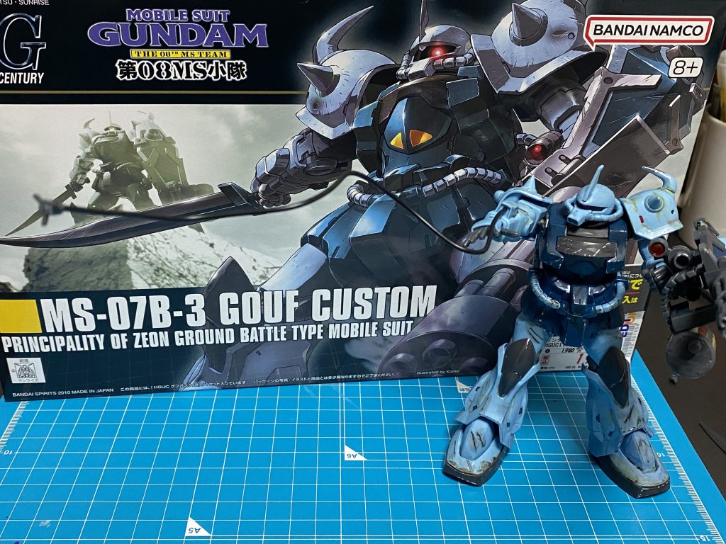 グフカスタムの代表的な武器としてヒートロッド使ってポージング。実は、ワイヤー付属のガンプラは初めてで扱いにかなり苦戦しました(zaku-kao9)使い方あってる?