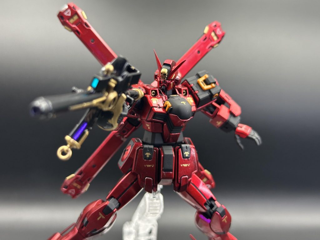 X1の持つ本来の武装も黒と金で仕上げています。