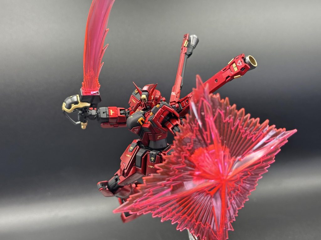 付属のビーム兵器と組み合わせると…めっちゃ赤い…