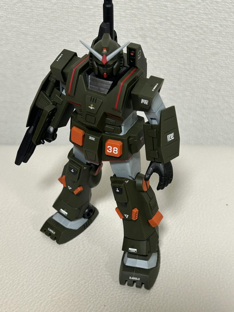 デカールが古くて黄ばんでいたので、手元のモノを流用しました。合わせ目消しは手抜きです。消しきれなかったものはデカールで目立たないようにしていますw