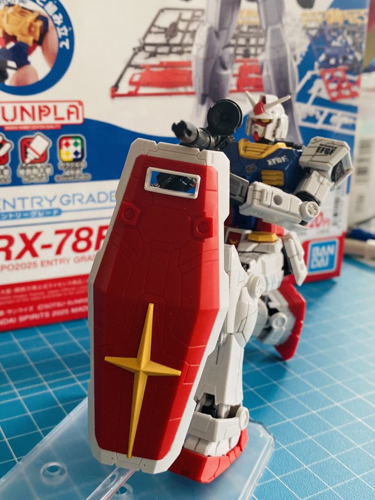 可動域も中々で、万博のポーズ以外も楽しめますよ。