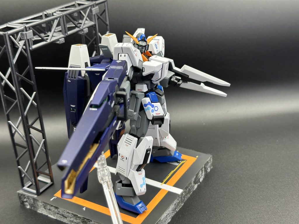 でも重量で腕が保持できないので、撮影時は補助パーツが必須です笑