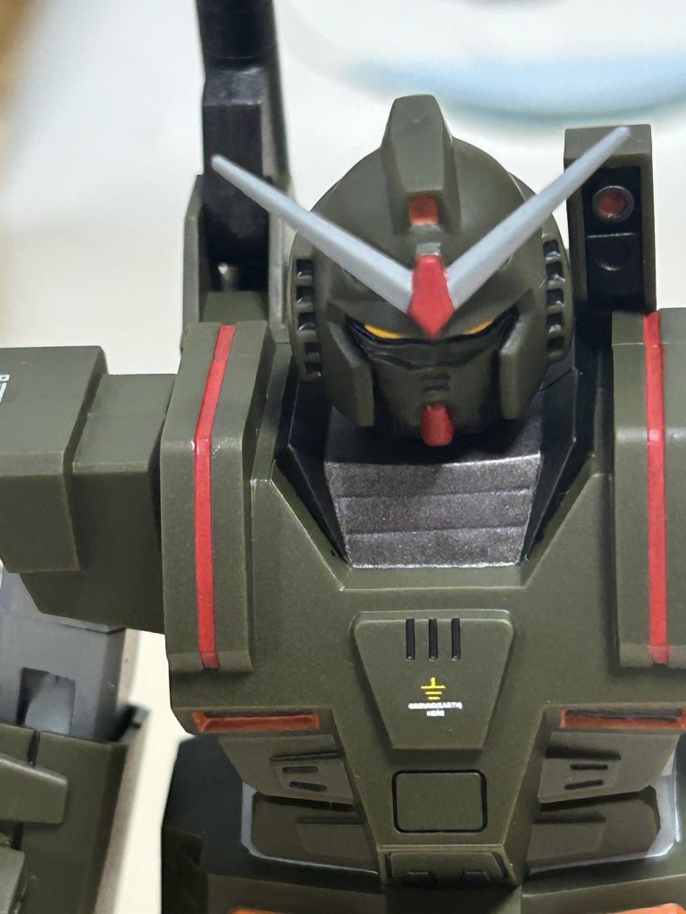 キットの出来が良いので改造は最小限としました。足首のボールジョイント化と延長、首の角度編で顎を引いた感じに変更、マスクとツインアイの削り込みのみとなります。