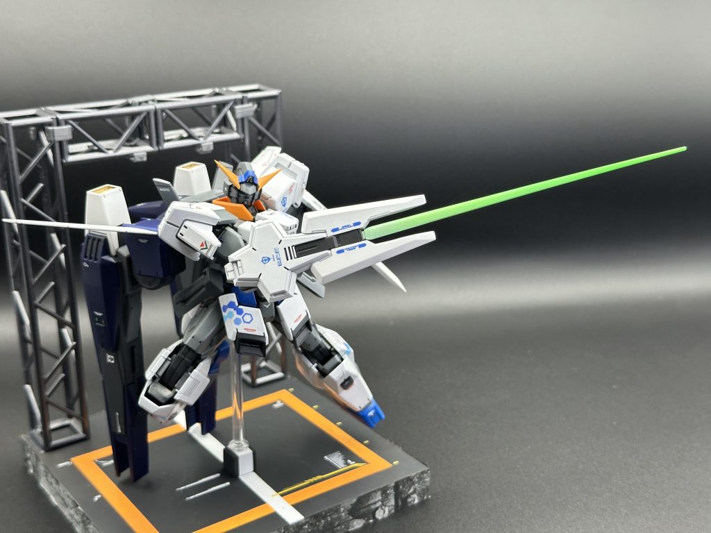 葱で切りかかるフルグランサ。