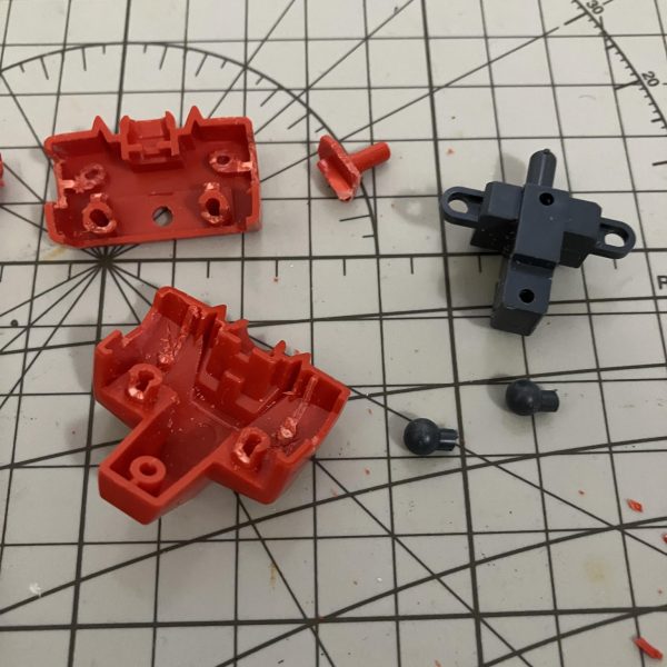 EG -8の手は3mm軸からボールジョイント足はボールジョイントから3mm軸になりました。（4枚目）