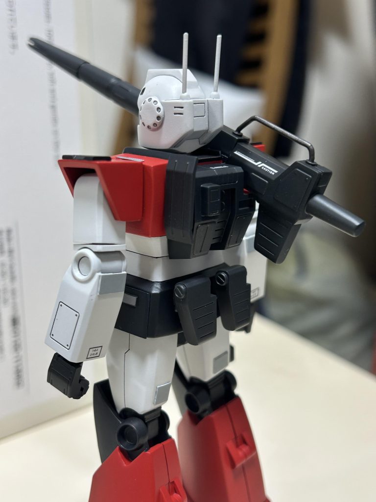 武器と手首は別々のジャーマングレー、ボディの黒い部分はミッドナイトブルーにしたのですが、見た目全然わからないですね。