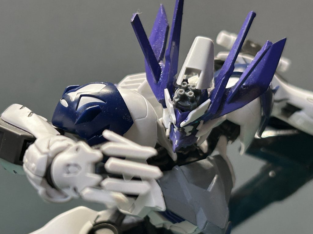 バルバリックヴルペス用に新規造形の平手を作成頭部ガトリングバルカンはガンダムXのものを流用しています