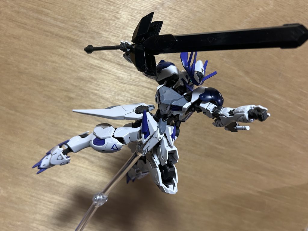 ソードメイスを構えて