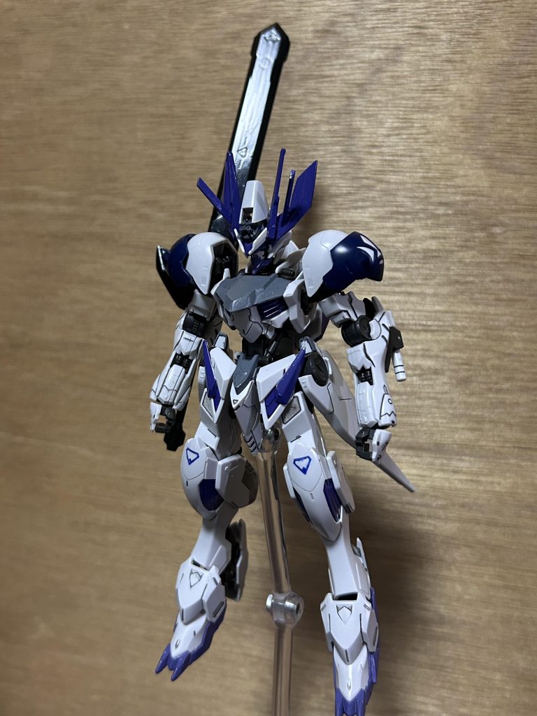 全体図ソードメイスは腕部にマウントが可能ビームダガーはトンファー、サーベルとして運用できます