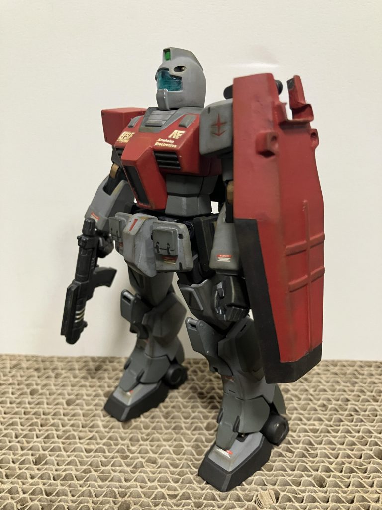 前はジムのを切り取って、真ん中はZガンダムのウェーブライダーの時の部品