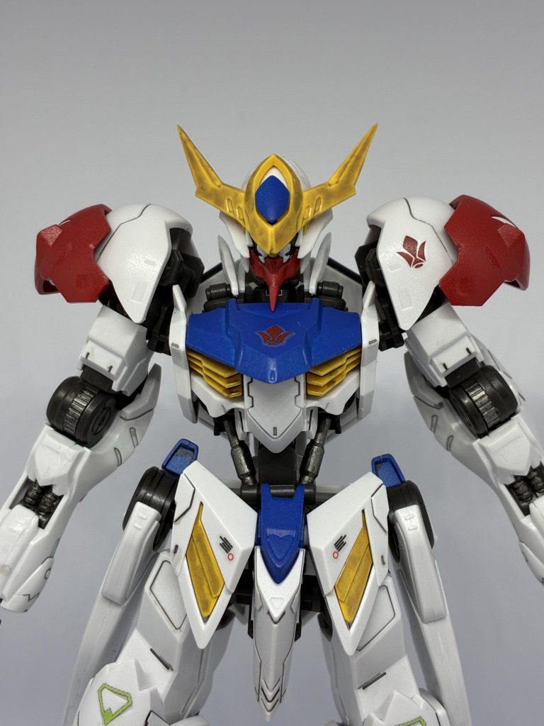 正面。「嘴」部分を延長工作しました。青色はMSZブルー、赤色はモンザレッドです。