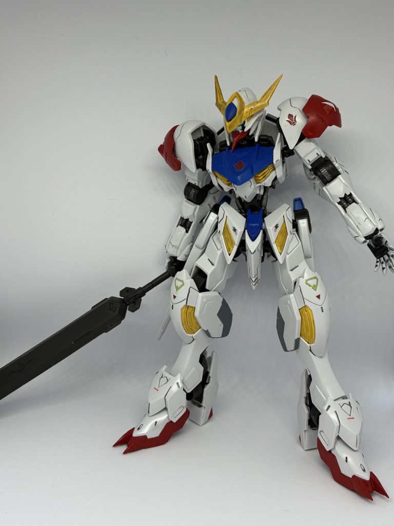 爪先も延長工作しました。前腕の合わせ目も目立たなくなるよう消しました。