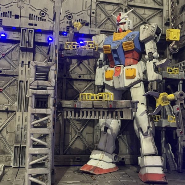 100均格納庫ジオラマ