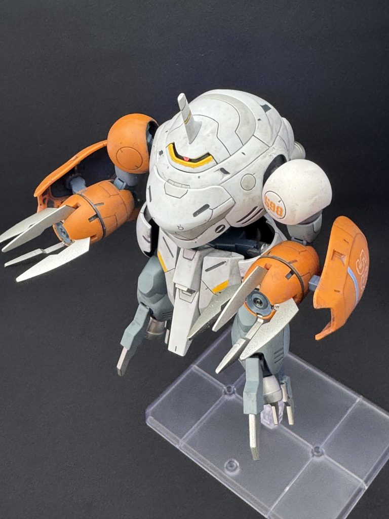 モンキークラブロディに差し替え。爪やバーニヤはタミヤラッカーのチタンシルバーに塗装…