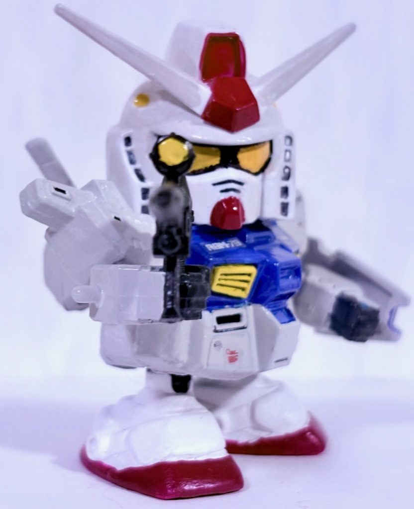 ビームライフルはモビリティジョイントのガンダムから流用。昔のBB戦士だけど、カッコいい。