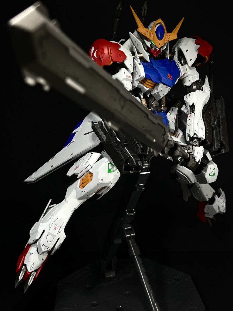 ソードメイス両手持ち力強くてかっこいいです。