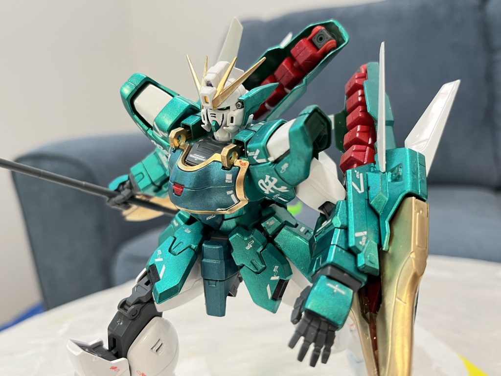 塗装についてはGX205のメタルグリーンと57番の青竹色をメインに使いました。白の光沢感を上げるように重ね塗りました。ここまで青竹色を使うのはナタクと過去作のカラミテイ二度だけです。