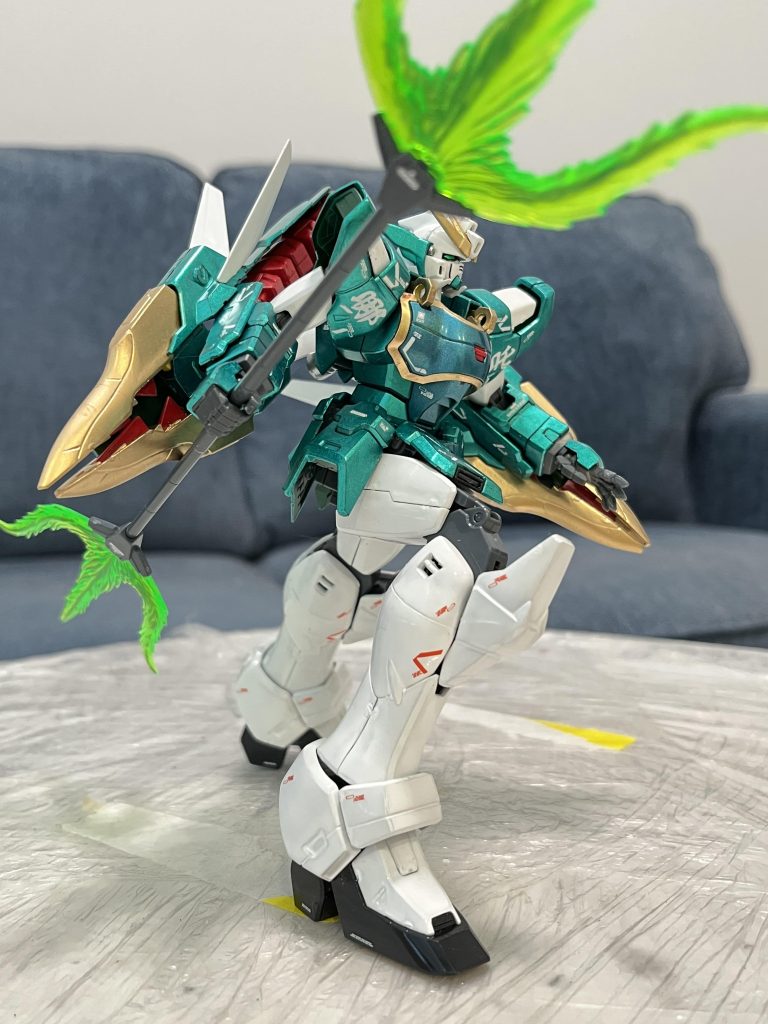 意外とこのポーズはPS3のソフト「ガンダム無双」に登場した武者ガンダムの雰囲気を出るでしょうか。