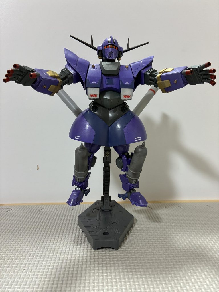 ティエレンの足を付けたらなんともアンバランスで不気味な感じに笑