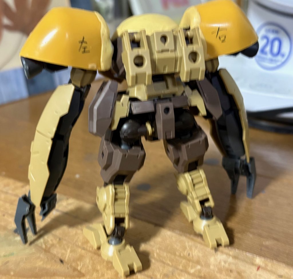 頭と肩以外はほぼガルドノヴァである(手振れがひどいな💦)。