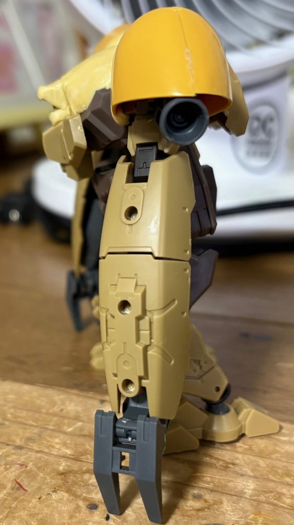 腕なげーな、オイ(zaku-kao2)