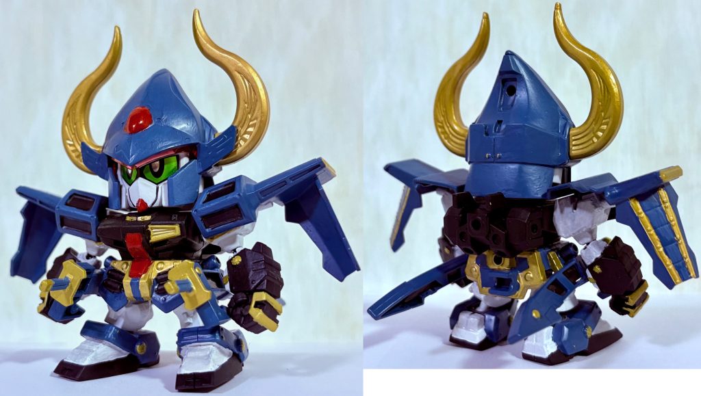 武者烈伝シリーズのキットなので、現行のSDガンダムと同じく2.5頭身の体型である(このシリーズも、もう20年前になるのかぁ・・・)。兜、鎧はミスターカラー(アクリル系塗料)のミディアムブルー、角や刀の鞘等はゴールドにイエローを混ぜて塗装した。