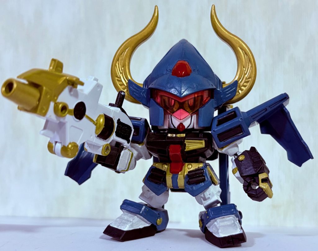 兜にはクリアパーツのバイザーがセットされている。この状態ならスーパーガンダムのようにも見える(gundam-kao6)