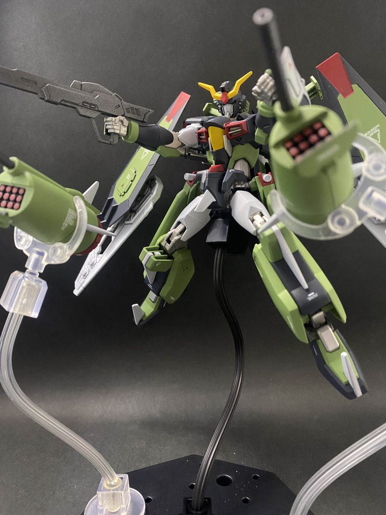 ・カオスフルバーストカオスの武装に加えて、新たにバックパックに追加された高エネルギービーム砲を一斉射撃する。