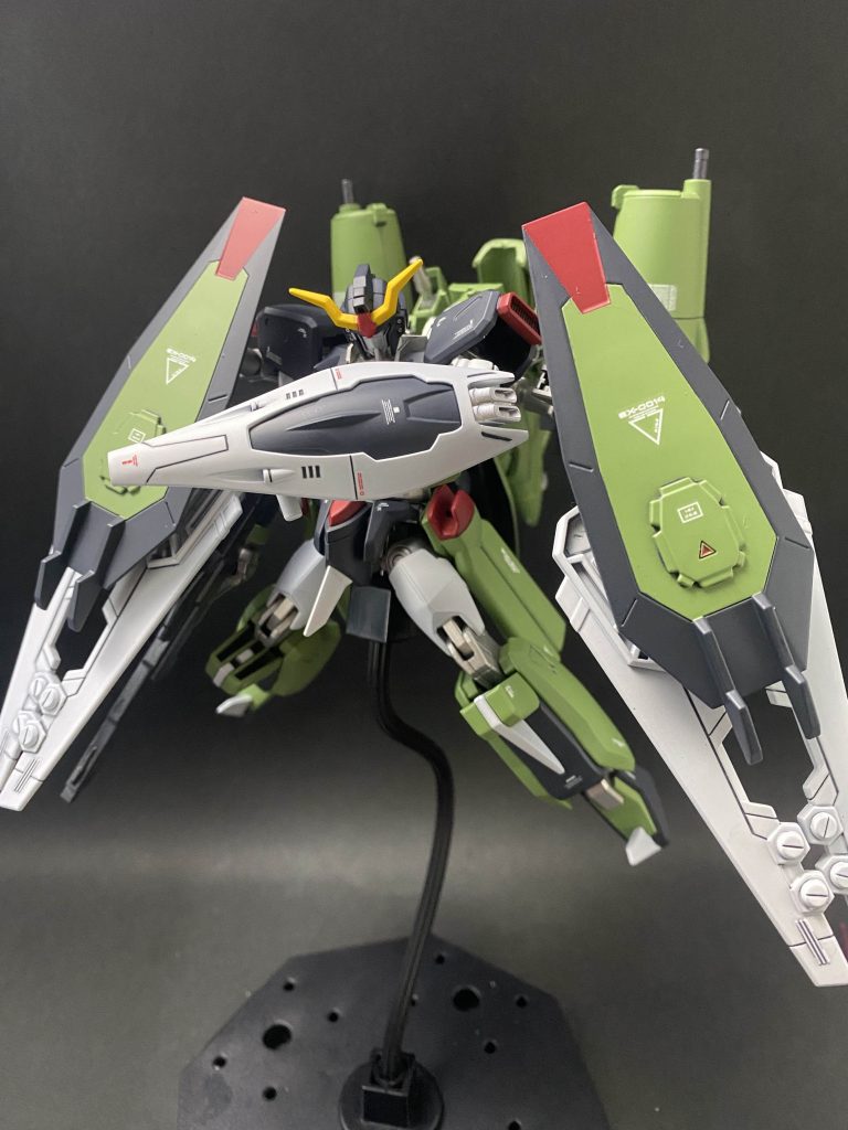 新たに追加された特徴的な兵装エネルギー偏向装甲「ゲシュマイディッヒ・パンツァー」連合の技術を解析し開発した防御兵装。本機はこの兵装に巨大なハサミ状の武器「ゲノツィート・シェーレ」が追加装備され、またハサミには磁場発生器としての機能もあり、自機から発射されたビームを軌道をある程度曲げることができる。