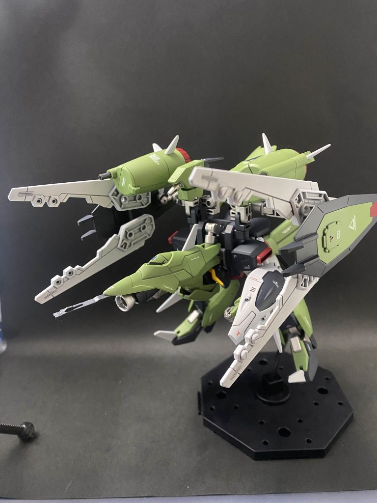 MA形態カオスの変形状態のコンセプトを引き継いでおり高い加速力+機首の下部に新たに追加されたカリドゥス改２ 大口径複相ビーム砲による破壊力を活かした一撃離脱戦法を得意としている。