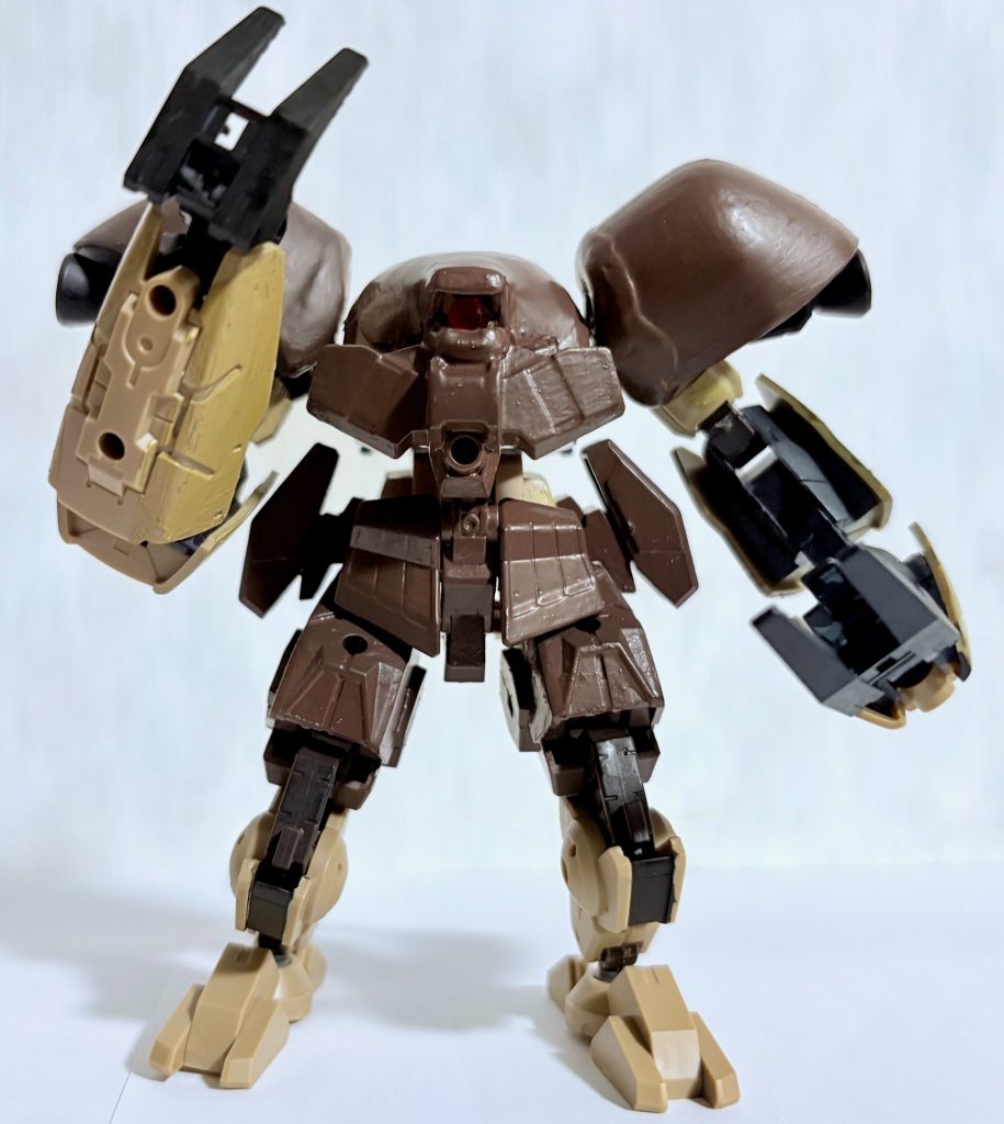 以下俺設定。「あぶないガンダム」の世界で一年戦争中にジオンが「統合整備計画」に則り設計・プランニングしたゴッグのバリエーション機の一つだが、試作機の開発を前に終戦となり戦後になってから連邦とジオンの技術者によって開発が進められた。ハイゴッグの弱点だった装甲のもろさを解消しており、さらに新型ジェネレーターのおかげで破格の機動性と格闘能力を得る事ができた。またバーニアや背中のバックパックを宇宙用に換装する事でリックドムやゼーゴックのように宇宙でも運用できるようになった。