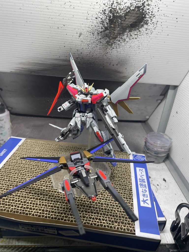 ビルドストライクエクシードギャラクシーマイティーブースターマイフリ意識でビームブレイドは肩につけています。カラーリングは結構マイフリっぽくないですか?笑