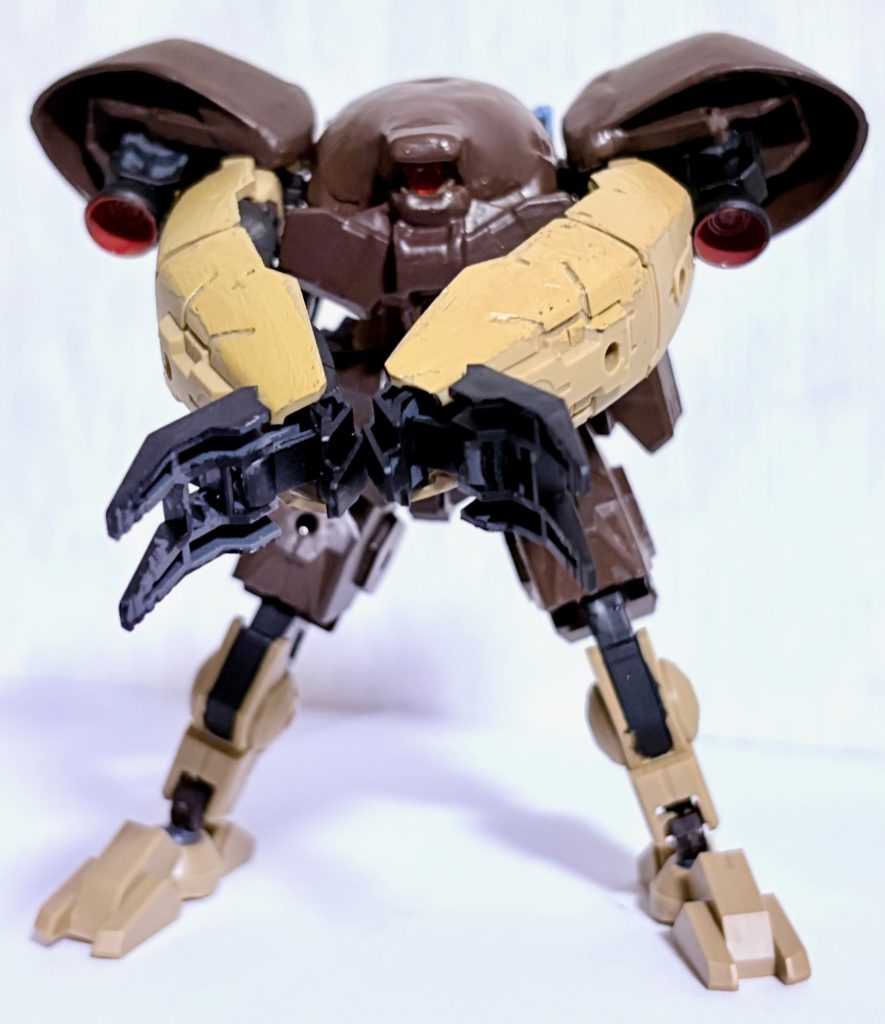 おなじみのガンダムハンマーを受け止めたポーズ(決してか〇は〇波のポーズではない(zaku-kao4))。