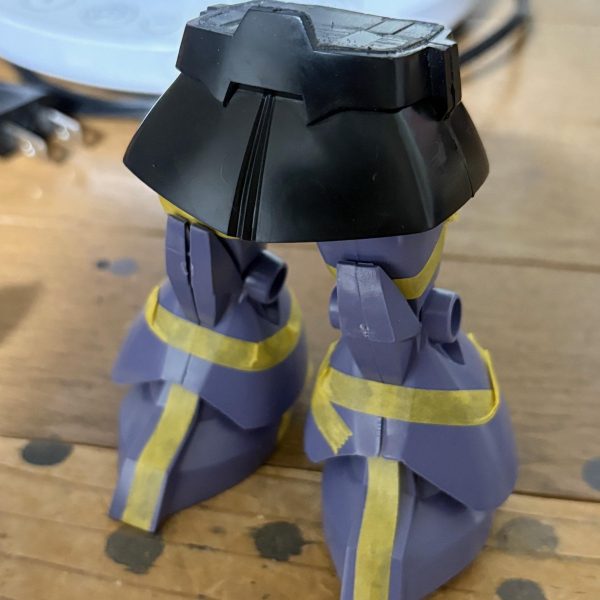 今日も仕事から帰ってきて、旧キットリックドムの改造にいそしんだ。上半身と下半身をセパレートし、胴体と肩をジョイントキャッチャーでつなぎ、昨日作った両腕にボールジョイントを仕込んだ。両肩はボールジョイントで可動化。頭部と腰は明日やる予定。アサルトキングダムのリック・ドム買って良かった～(zaku-kao5)（2枚目）