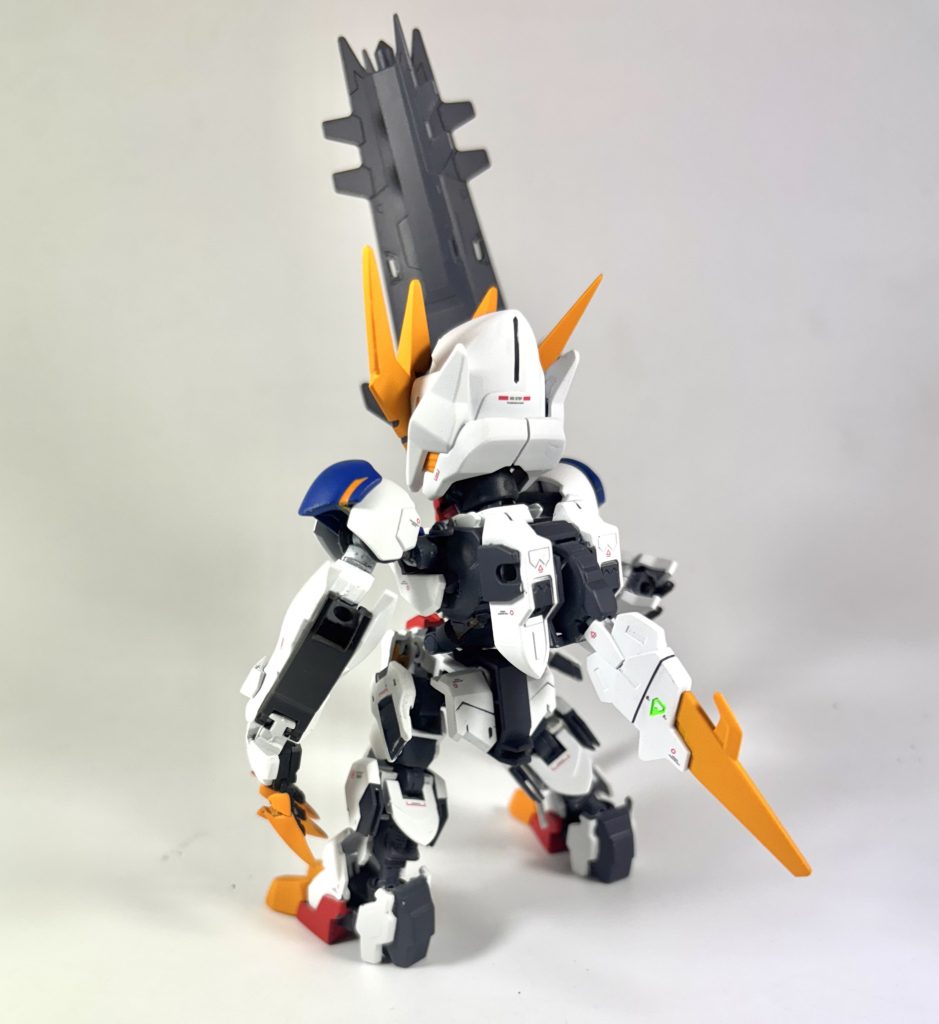 SDCSをベースに腰のフレーム増設やハンドパーツを市販の可動指に変えたり自分好みに作ってみました