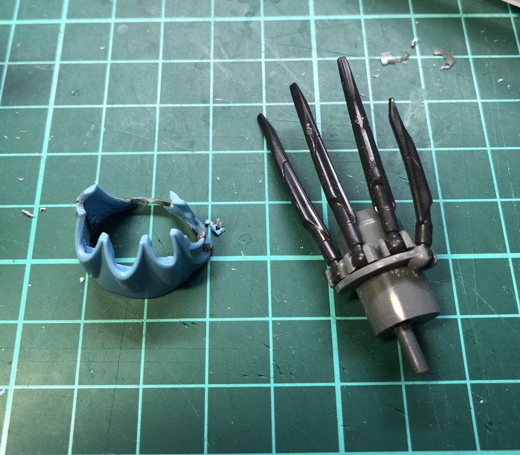 塗装後にはめられるようにしたのですが、タイトにしすぎてあとで装甲の合わせ目が割れました。