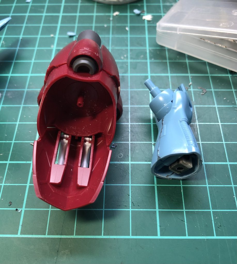 ぶった斬った腕の中にポリキャップを仕込み、取り外しができるようにしています。