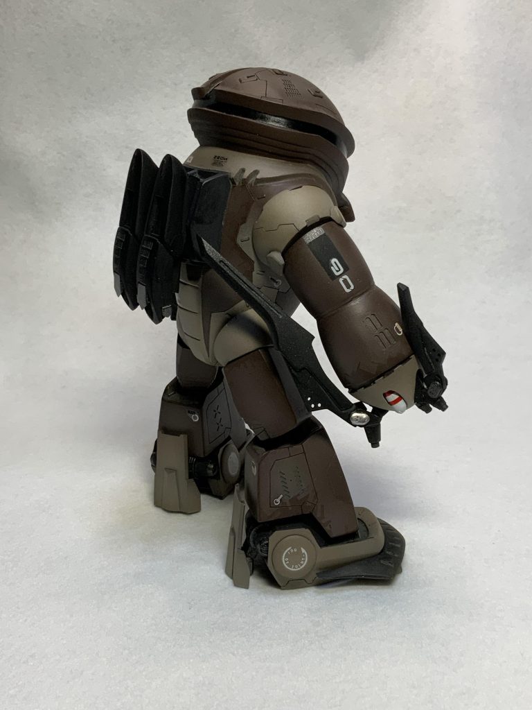 爪は収納では無く折り畳み仕様です。